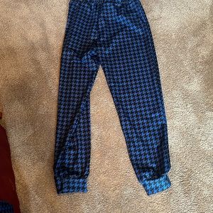 2 pc blue and black set. Silky material. Bought on Temu and not my style.